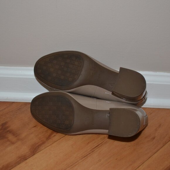 Vionic Women’s Carmel Patent Leather Chunky Comfort Round Toe Heel Taupe 6 wide - Picture 10 of 12